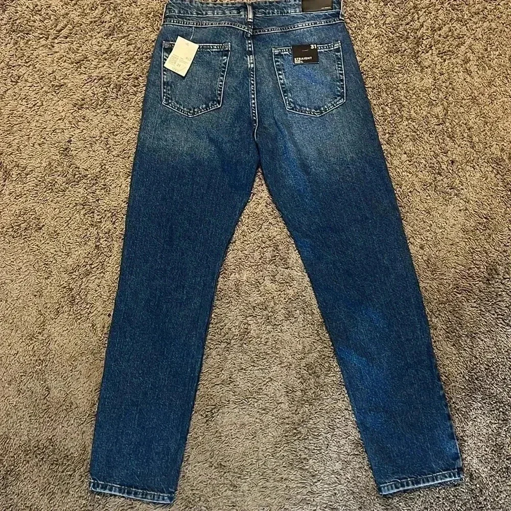 Brand New Men’s distressed Straight leg Forever 21 Jeans Size 31